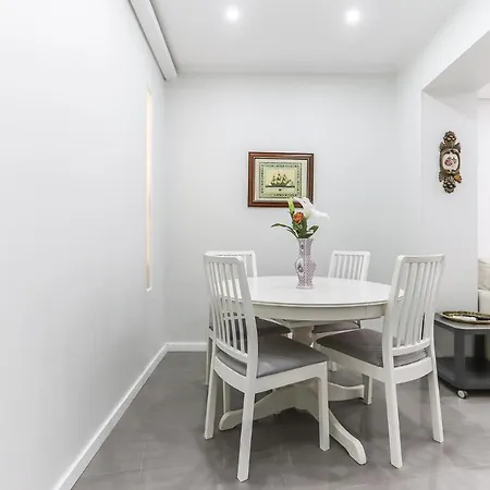 Portucale ! Moscavide Casa Branca W/ Terrace *