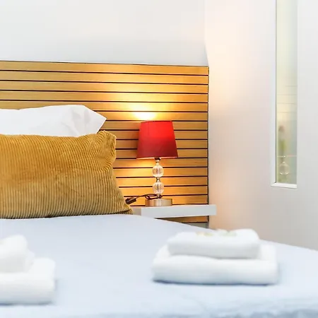 Portucale ! Moscavide Casa Branca W/ Terrace Апартаменты *