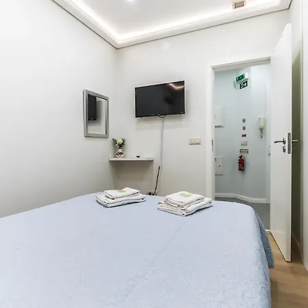 Portucale ! Moscavide Casa Branca W/ Terrace Apartamento