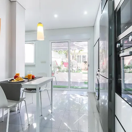 Portucale ! Moscavide Casa Branca W/ Terrace Apartamento *