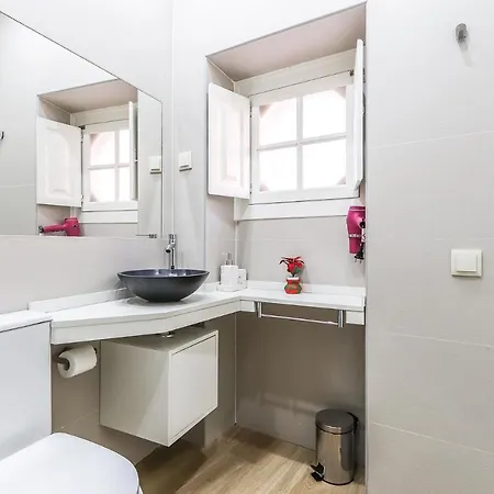 Portucale ! Moscavide Casa Branca W/ Terrace Апартаменты Лиссабон