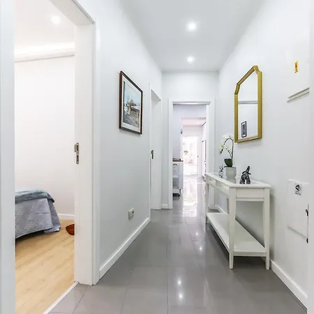 Апартаменты Portucale ! Moscavide Casa Branca W/ Terrace Лиссабон