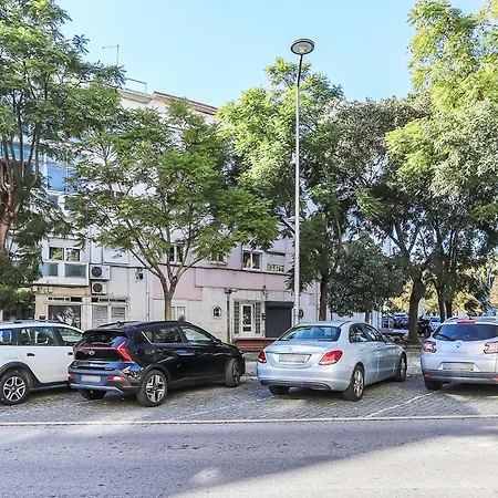 Portucale ! Moscavide Casa Branca W/ Terrace Апартаменты