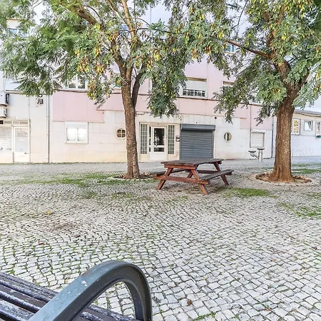 Portucale ! Moscavide Casa Branca W/ Terrace *