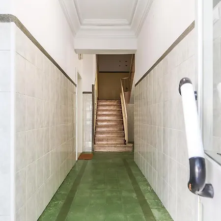 Portucale ! Moscavide Casa Branca W/ Terrace Appartamento Lisbona
